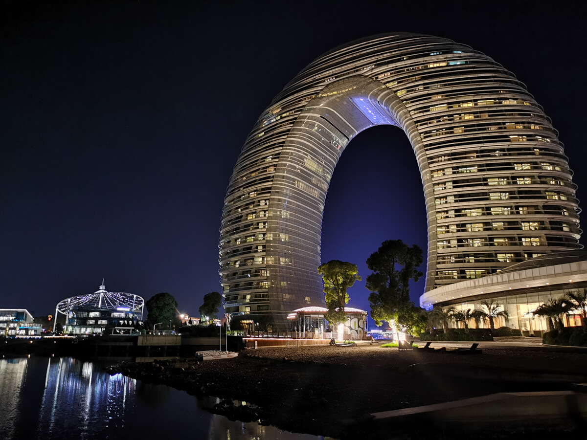 手機拍攝于湖州太湖度假區酒店夜景